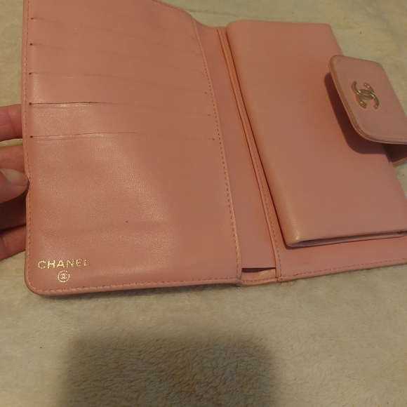 Authentic Chanel Calfskin Icon Logo Bifold Wallet in Pink - Picture 6 of 12